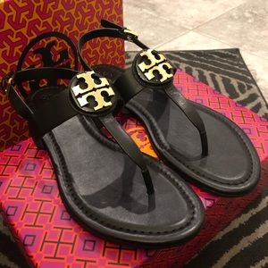 [NWT] TORY BURCH BLACK THONG SANDALS GOLD HARDWARE